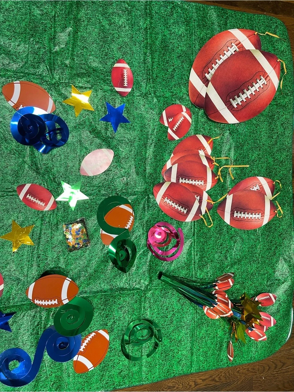 Football Party Decorations Kit - Green and Red 18 pieces